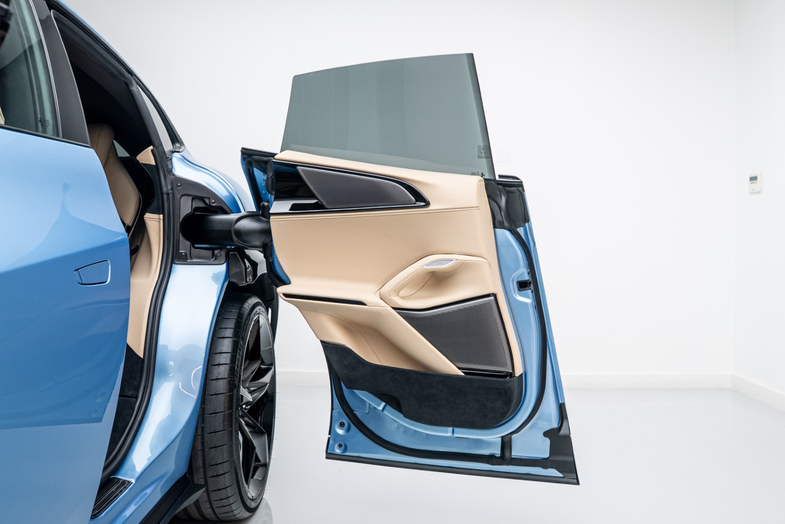 2025 FERRARI PUROSANGUE | FULL CARBON | MAIN DEALER SERVICE | HIGH SPEC